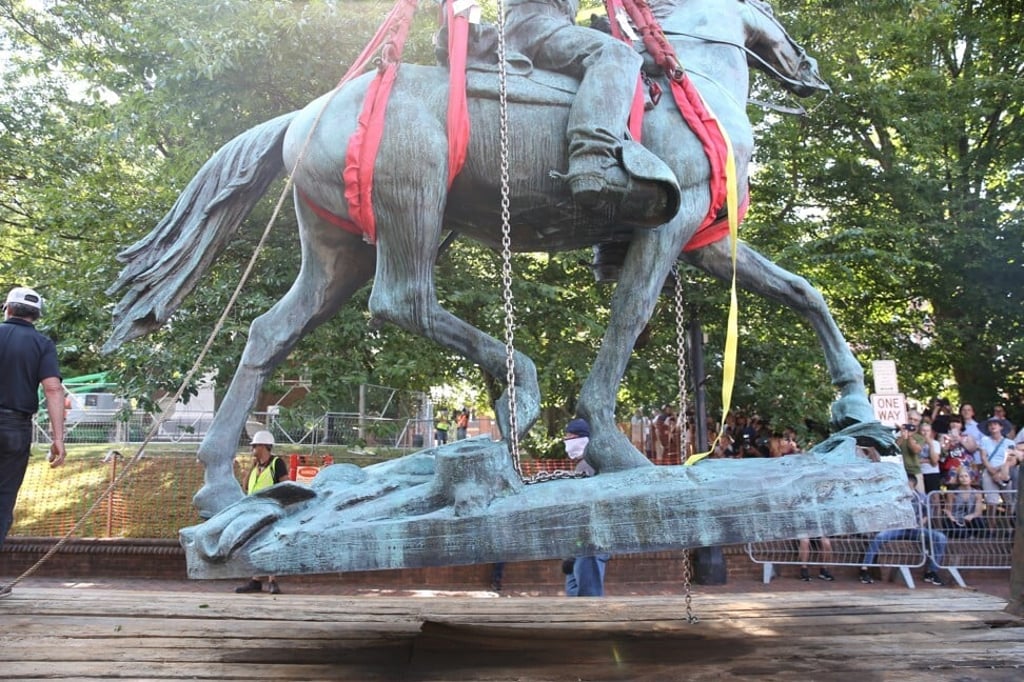 The monument of Stonewall Jackson is removed on Saturday in Charlottesville, Virginia. Photo: The Daily Progress via AP The monument of Stonewall Jackson is removed on Saturday in Charlottesville, Virginia. Photo: The Daily Progress via AP