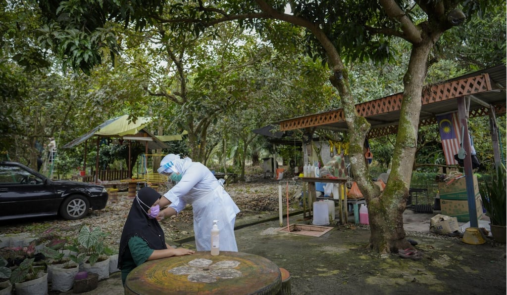 A nurse vaccinates a woman at her house in Malaysia’s Selangor state on Tuesday. Photo: AP