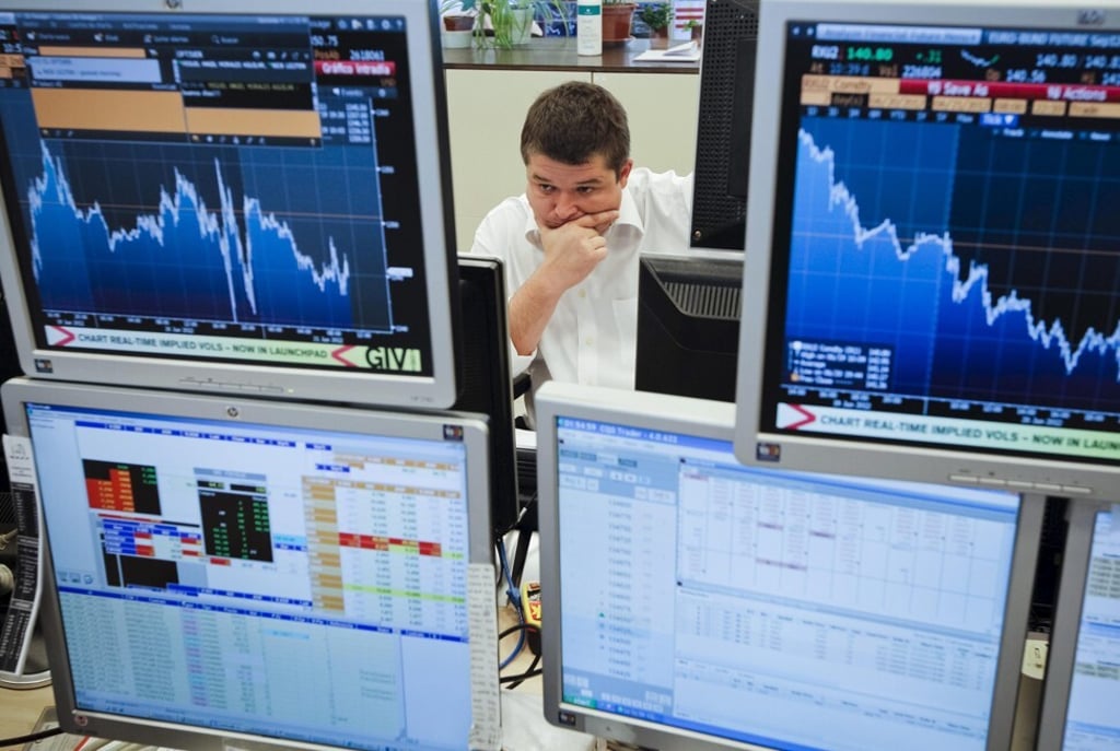 A trader monitors bond prices on trading terminals. Photo: EPA-EFE