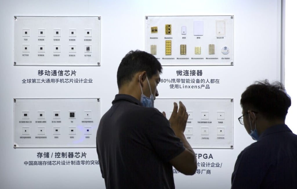 Visitors check out the semiconductor samples put on display by Tsinghua Unigroup at the China Beijing International High Tech Expo on September 19, 2020. Photo: AP Visitors check out the semiconductor samples put on display by Tsinghua Unigroup at the China Beijing International High Tech Expo on September 19, 2020. Photo: AP