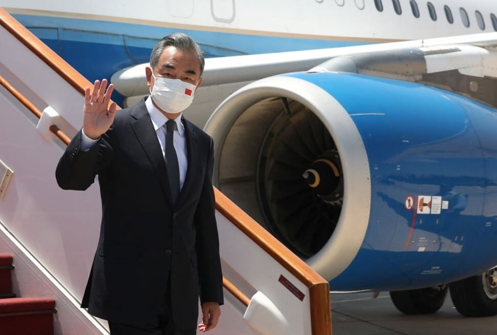 Chinese Foreign Minister Wang Yi arrives at the airport in the Syrian capital Damascus, on July 17. Photo: AFP Chinese Foreign Minister Wang Yi arrives at the airport in the Syrian capital Damascus, on July 17. Photo: AFP