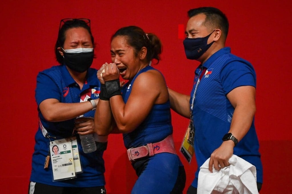 Philippines' Hidilyn Diaz (centre) cries after winning gold. Photo: AFP Philippines' Hidilyn Diaz (centre) cries after winning gold. Photo: AFP