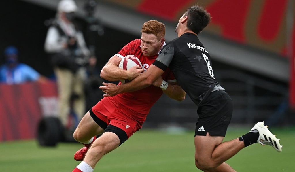Canada's Connor Braid is tackled by New Zealand's Andrew Knewstubb. Photo: AFP.