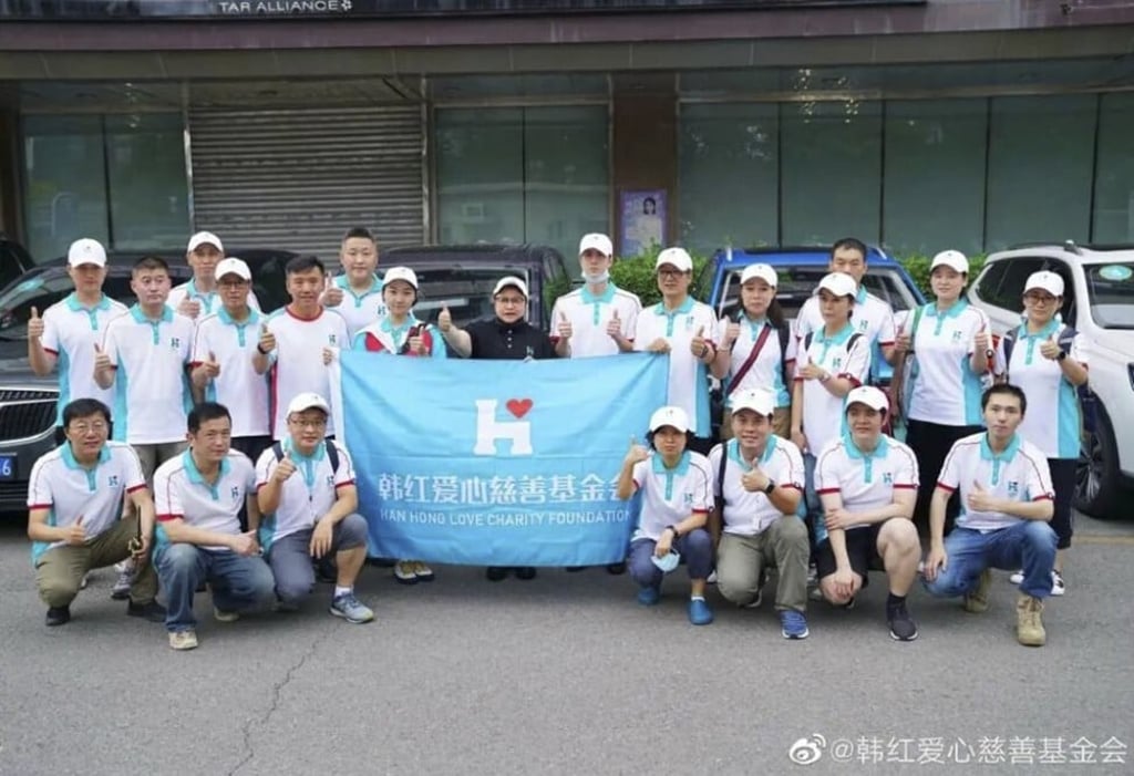 Han went with a team from her charity foundation and Wang on Thursday to Zhengzhou, the provincial capital, to deliver supplies. Photo: 163.com