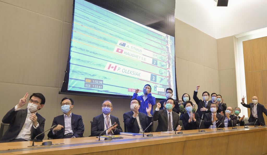 Chief Executive Carrie Lam Cheng Yuet-ngor and officials cheer on Siobhan Haughey. Photo: ISD