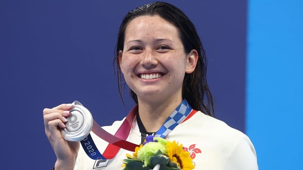 Siobhan Haughey of Hong Kong poses with her silver medal. Photo: Reuters Siobhan Haughey of Hong Kong poses with her silver medal. Photo: Reuters