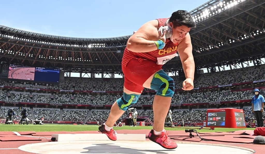 Gong Lijiao about to unleash a throw. Photo: AFP