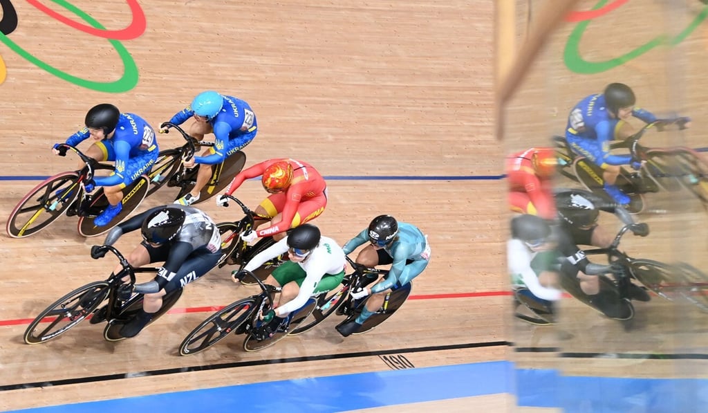 Sarah Lee Wai-sze (back) is caught in a bad spot during her semi-final of the keirin at Izu Velodrome in Izu. Photo: AFP Sarah Lee Wai-sze (back) is caught in a bad spot during her semi-final of the keirin at Izu Velodrome in Izu. Photo: AFP