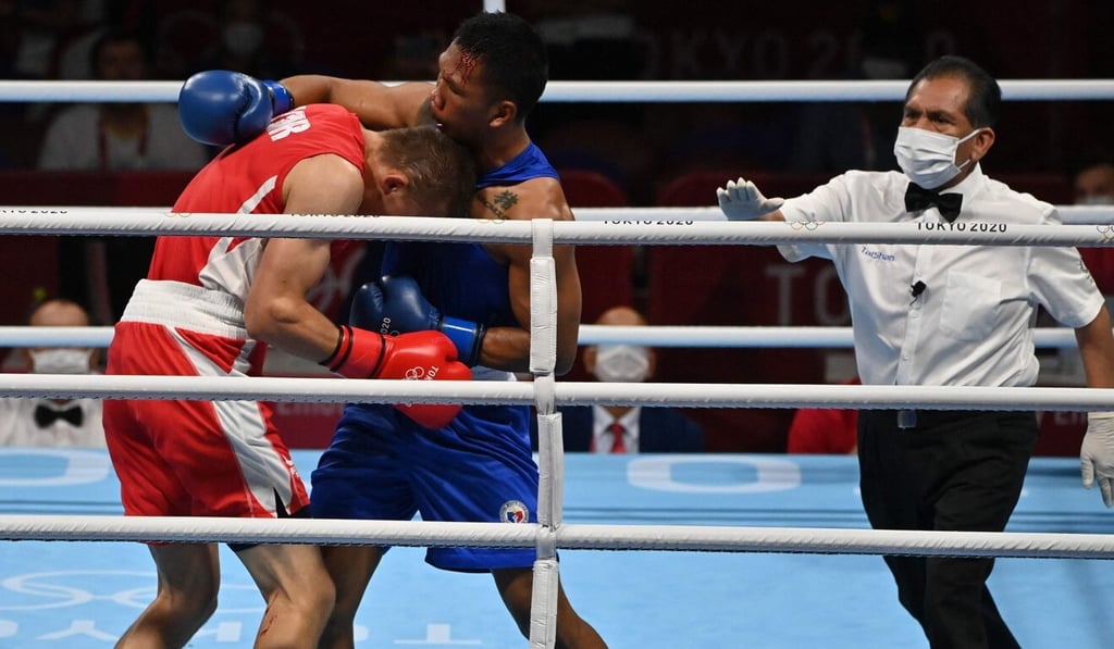 Oleksandr Khyzhniak (red) and Eumir Marcial trade blows in their men’s middle (69-75kg) semi-final boxing match at the Tokyo Olympics. Photo: AFP Oleksandr Khyzhniak (red) and Eumir Marcial trade blows in their men’s middle (69-75kg) semi-final boxing match at the Tokyo Olympics. Photo: AFP