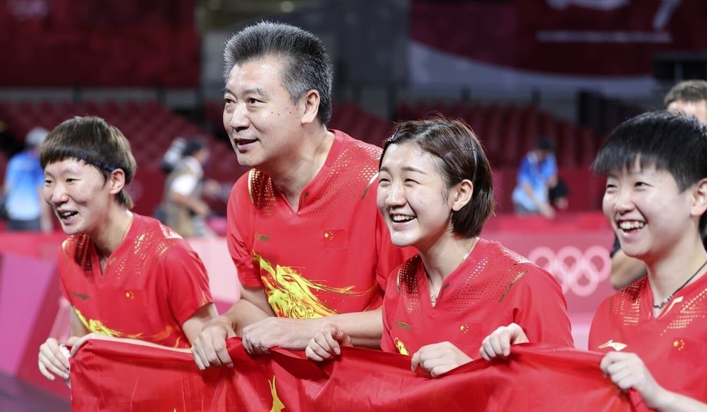 China coach Li Sun celebrates with the players – Wang Manyu, Chen Meng and Sun Yingsha. Photo: Xinhua