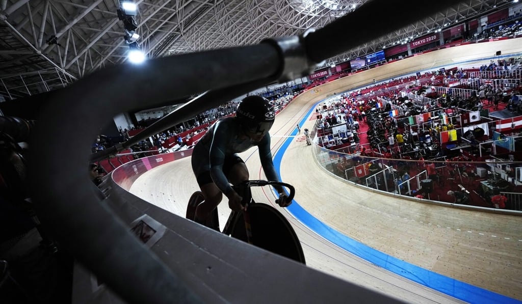 Sarah Lee gets ready to blast off at the Izu Velodrome as she fights to stay alive in the sprint event. Photo: EFE