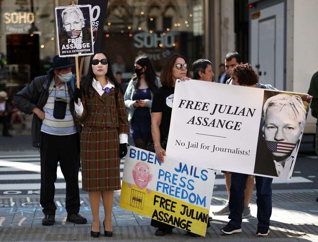 Supporters of Wikileaks founder Julian Assange gather outside the Royal Courts of Justice in London on August 11, 2021. Photo: Reuters
