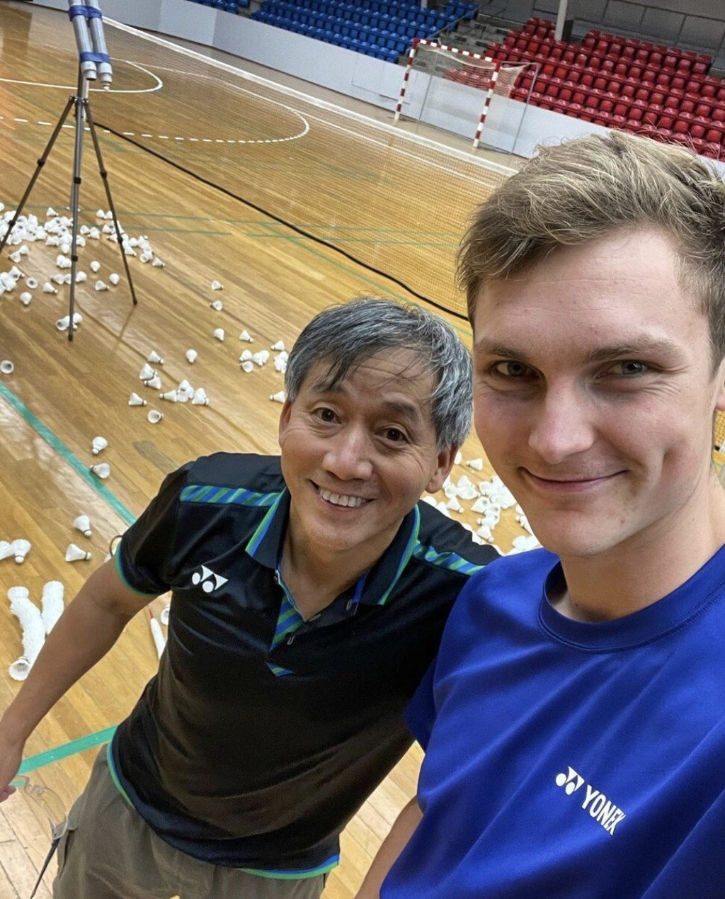 Axelsen takes a selfie with Zhang Lianying, his coach, who was one of the first people he called after winning the Olympics gold medal. Photo: Zhang Lianying