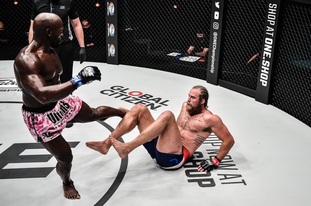 Alain Ngalani kicks Thomas Narmo on the ground.