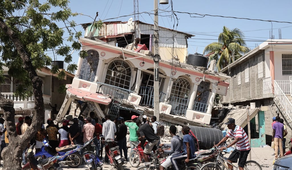 Residents survey a damaged building following an earthquake in Les Cayes, Haiti. Photo: Bloomberg Residents survey a damaged building following an earthquake in Les Cayes, Haiti. Photo: Bloomberg