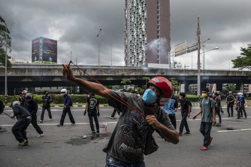 A pro-democracy protester shoots a catapult during clashes with police in Bangkok, Thailand on Sunday. Photo: Zuma Press / DPA A pro-democracy protester shoots a catapult during clashes with police in Bangkok, Thailand on Sunday. Photo: Zuma Press / DPA