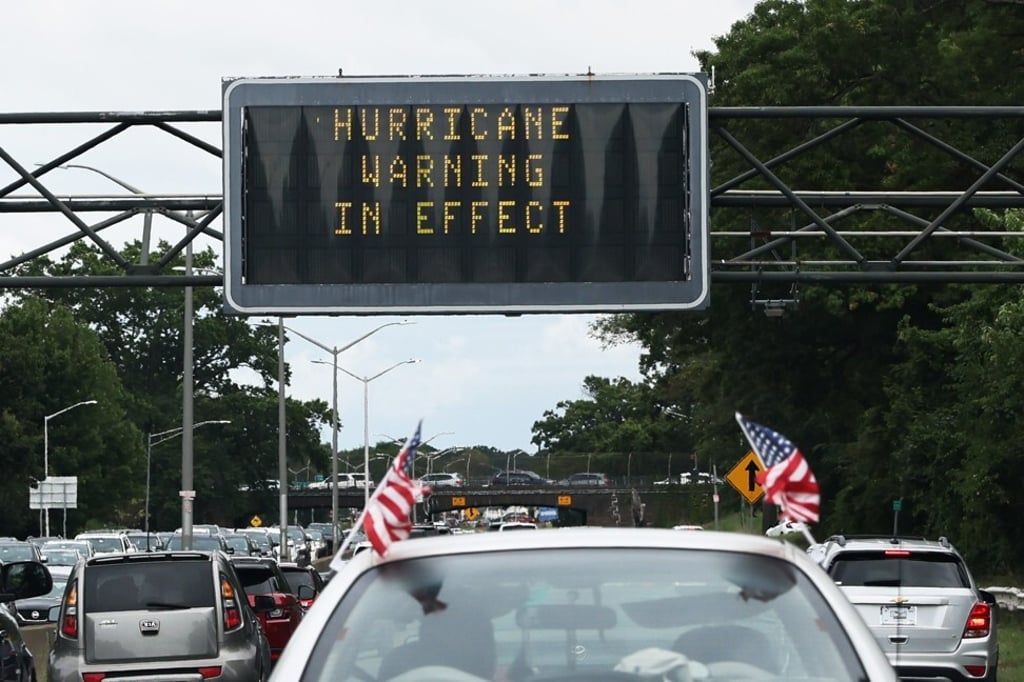 A sign flashes a hurricane warning on a highway in New York. Photo: Getty Images/AFP