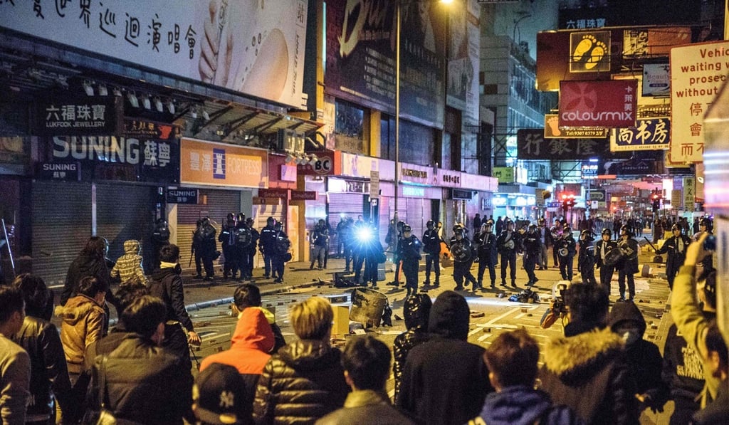 Protesters and police clash on a street during demonstrations in Mong Kok, on February 9, 2016. Photo: AFP