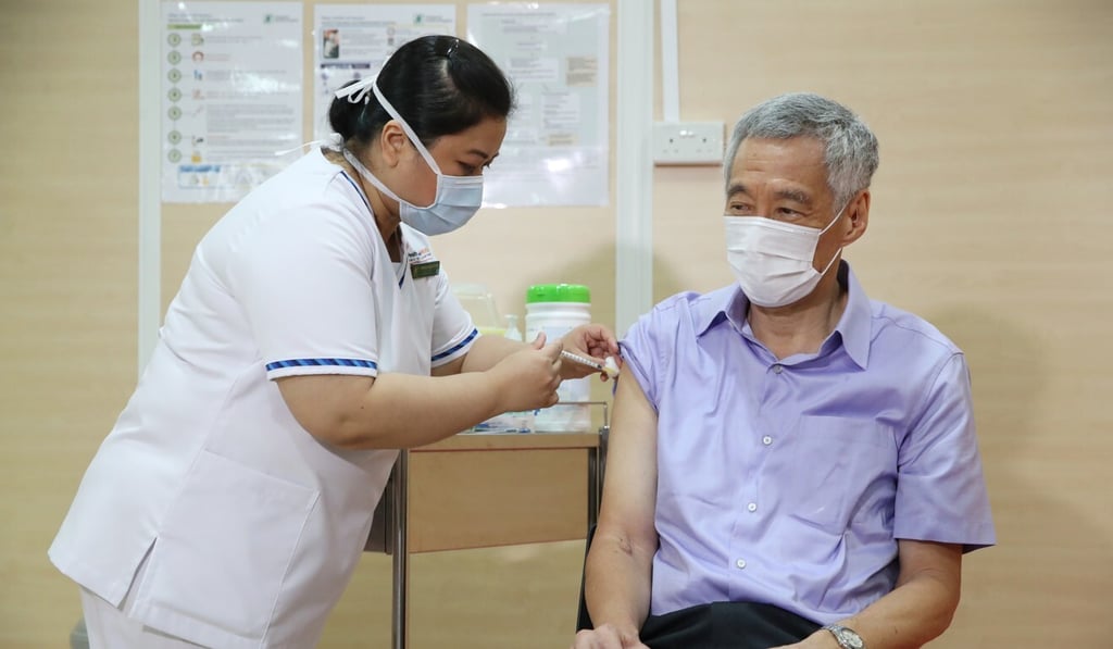 Singapore's Prime Minister Lee Hsien Loong receives his first dose of Pfizer-BioNTech vaccine in January. Singapore is set to send 500,000 doses of the vaccine to Australia. Photo: EPA