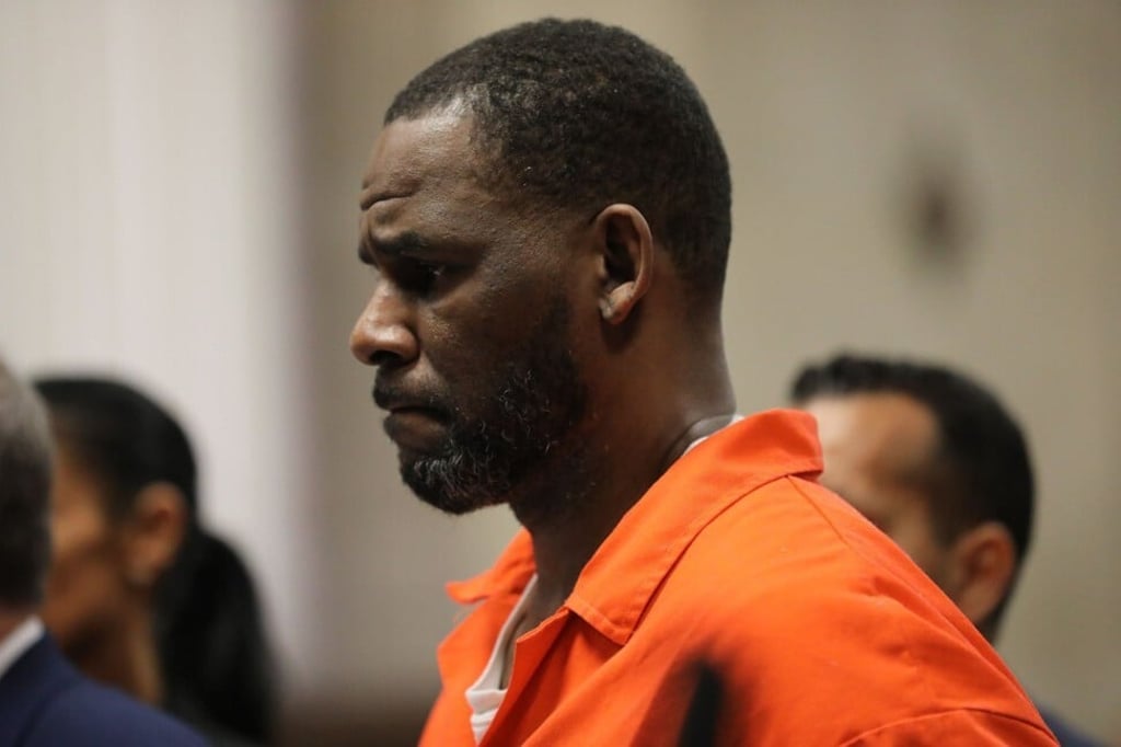R. Kelly during a hearing at the Leighton Criminal Courthouse in 2019. Photo: Chicago Tribune / TNS R. Kelly during a hearing at the Leighton Criminal Courthouse in 2019. Photo: Chicago Tribune / TNS
