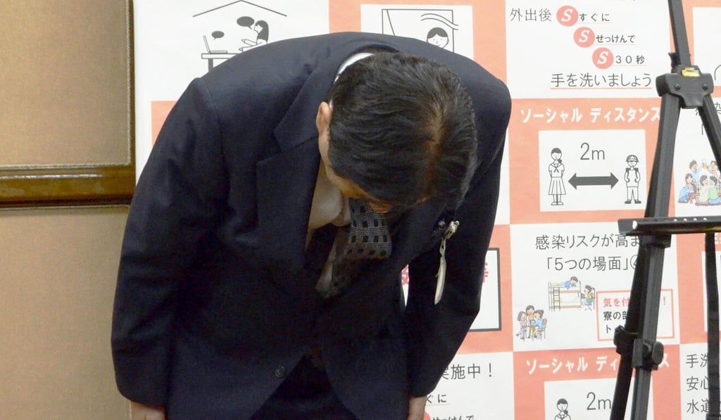 Nagoya Mayor Takashi Kawamura apologises on August 16, 2021, for biting an Olympic softball player’s gold medal. Photo: Kyodo Nagoya Mayor Takashi Kawamura apologises on August 16, 2021, for biting an Olympic softball player’s gold medal. Photo: Kyodo