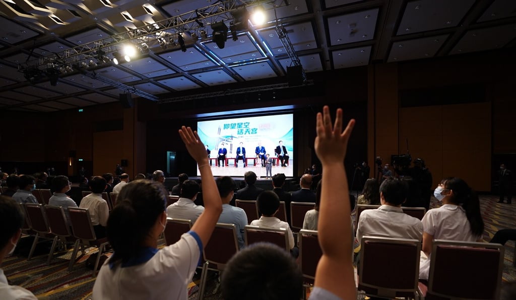 Secondary school pupils and university students at a session with the astronauts, space engineers and experts. Photo: Xinhua Secondary school pupils and university students at a session with the astronauts, space engineers and experts. Photo: Xinhua