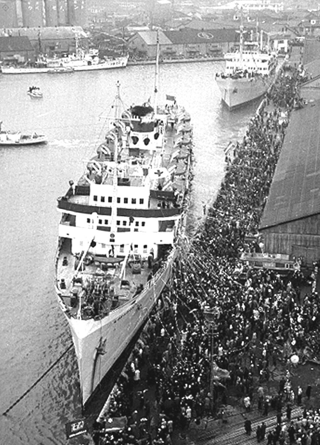 The first of two ships carrying 975 people depart for North Korea from the port of Niigata, Japan, in 1959. Photo: Kyodo News via AP The first of two ships carrying 975 people depart for North Korea from the port of Niigata, Japan, in 1959. Photo: Kyodo News via AP