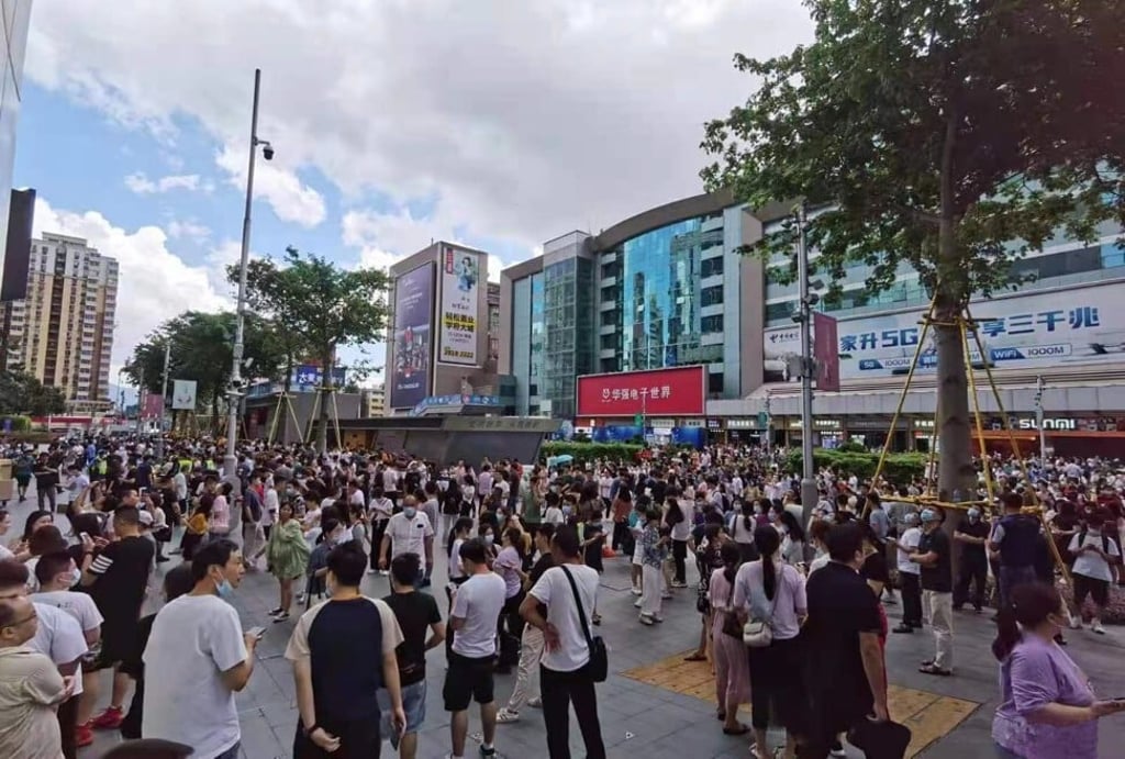 People standing in the streets after running out of the SEG Plaza on May 18, 2021 when the 72-storey began shaking without explanation in Shenzhen’s Huaqqiangbei area. Photo: Handout People standing in the streets after running out of the SEG Plaza on May 18, 2021 when the 72-storey began shaking without explanation in Shenzhen’s Huaqqiangbei area. Photo: Handout