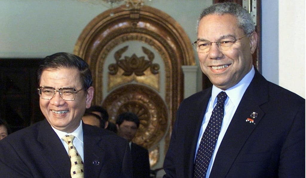 Vietnam Foreign Minister Nguyen Dy Nien meets US Secretary of State Colin Powell at the Government Guesthouse in Hanoi on July 25, 2001. Photo: AFP Vietnam Foreign Minister Nguyen Dy Nien meets US Secretary of State Colin Powell at the Government Guesthouse in Hanoi on July 25, 2001. Photo: AFP