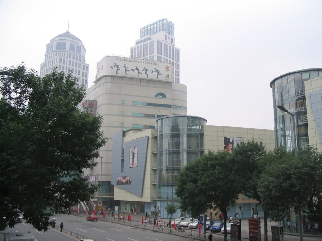Nanjing Road in Tianjin’s Heping district on June 4, 2007, where Guangzhou R&F Properties was developing schools, a hospital and gardens. Photo: Sandy Li. Nanjing Road in Tianjin’s Heping district on June 4, 2007, where Guangzhou R&F Properties was developing schools, a hospital and gardens. Photo: Sandy Li.