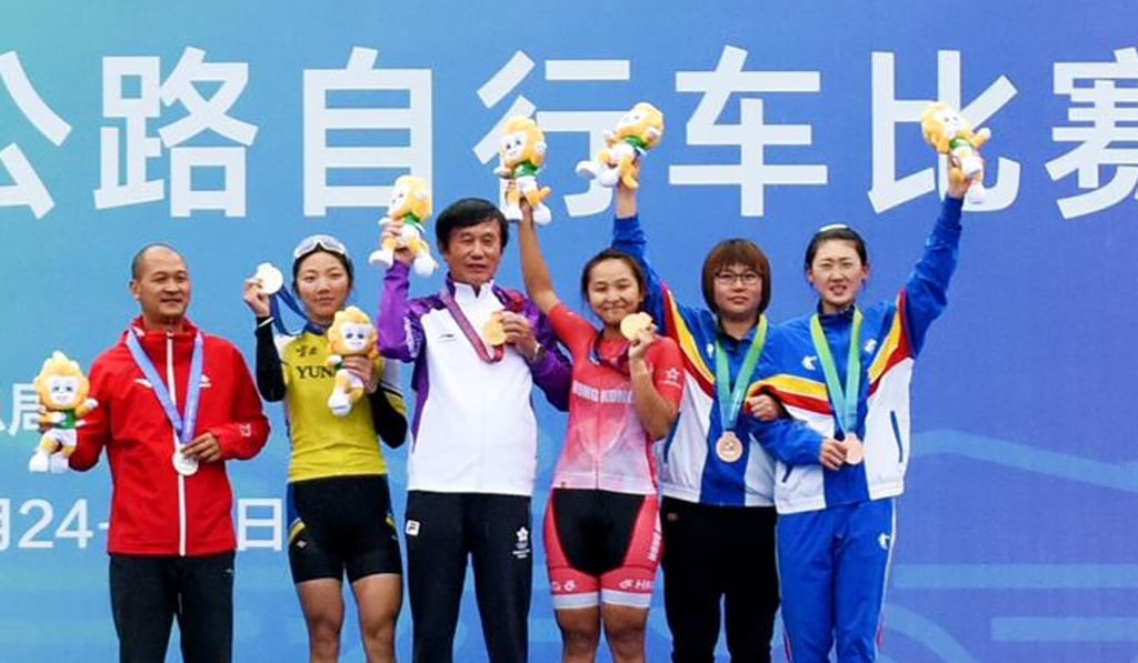 Lee Sze-wing and coach Shen Jinkang at the prize presentation. Photo: Cycling Association Lee Sze-wing and coach Shen Jinkang at the prize presentation. Photo: Cycling Association