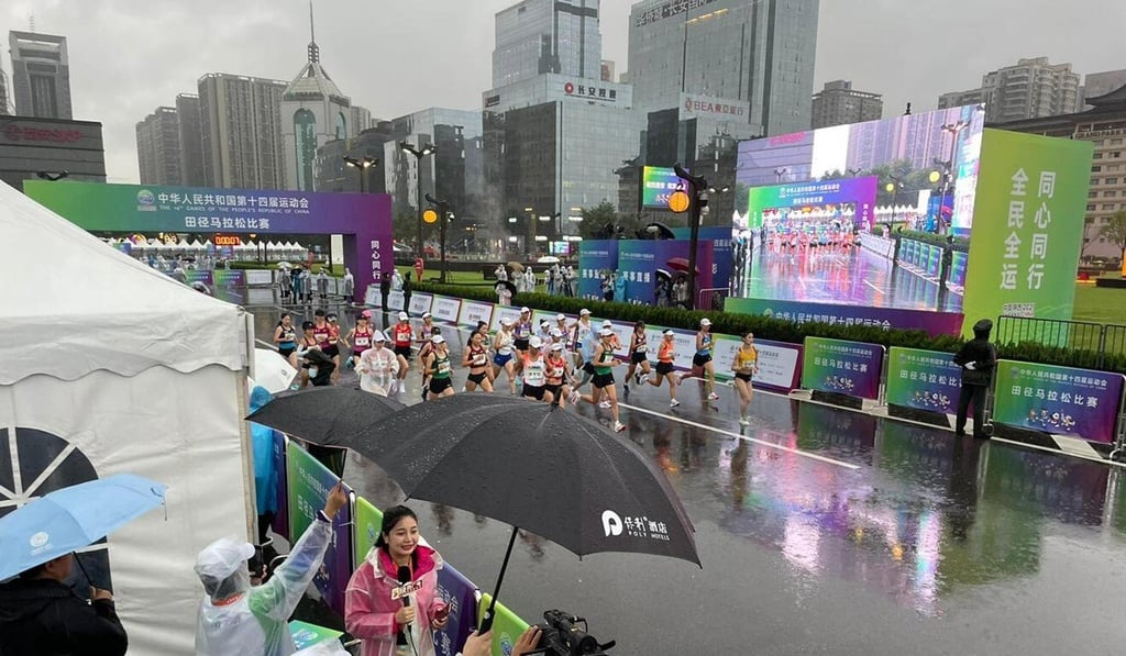 The women's marathon started under a heavy downpour in Xian. Photo: HKAAA The women's marathon started under a heavy downpour in Xian. Photo: HKAAA