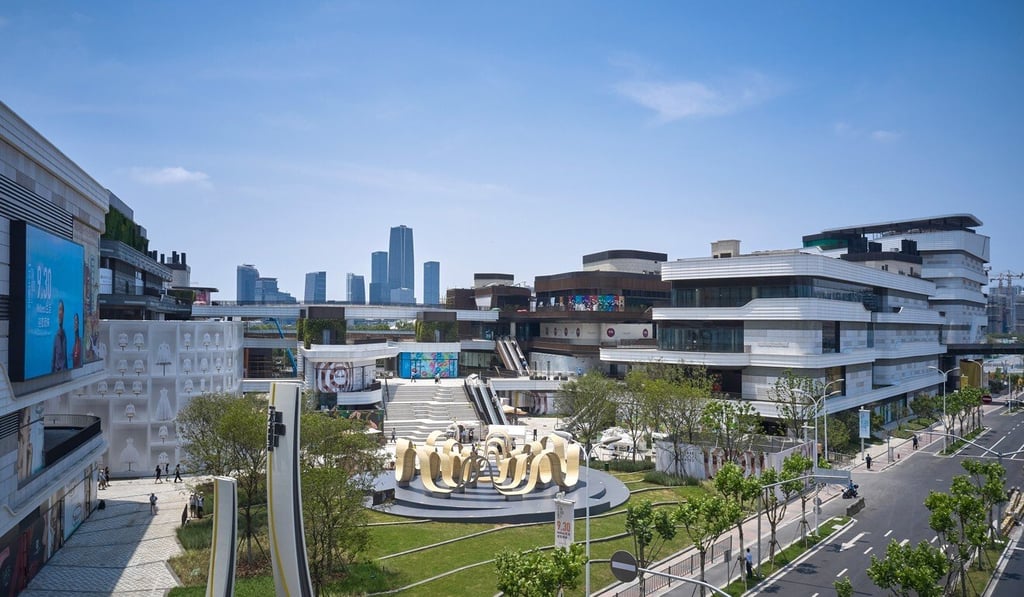 Taikoo Li Qiantan’s retail complex features a wide expanse of open green space and lanes across the ground level and rooftop. Photo: Handout