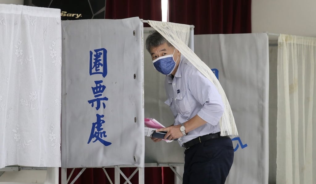 Candidate Chang Ya-chung casts his vote during the Kuomintang chairmanship election in Taipei on September 25. Photo: EPA-EFE Candidate Chang Ya-chung casts his vote during the Kuomintang chairmanship election in Taipei on September 25. Photo: EPA-EFE