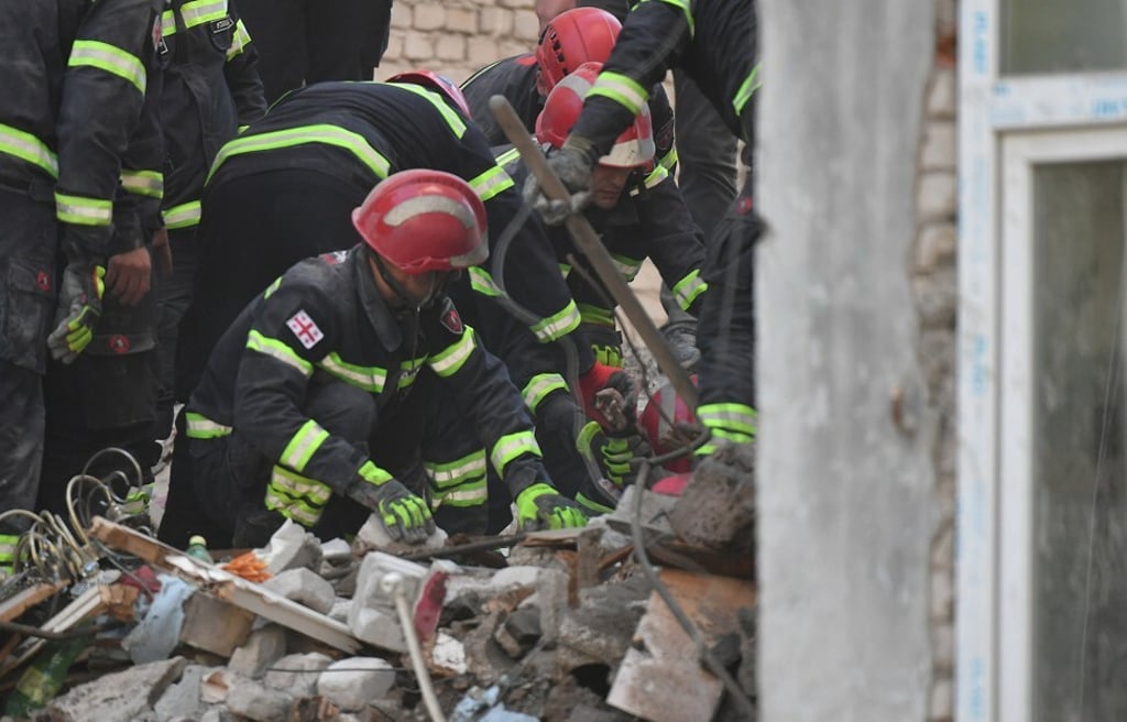 Rescuers work on the ruins of a collapsed building in Batumi, Georgia on Friday. Photo: Xinhua