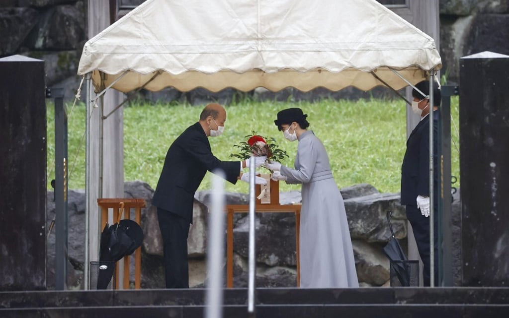 Princess Mako visits the mausoleum of Emperor Showa on October 12, 2021. Photo: Kyodo Princess Mako visits the mausoleum of Emperor Showa on October 12, 2021. Photo: Kyodo