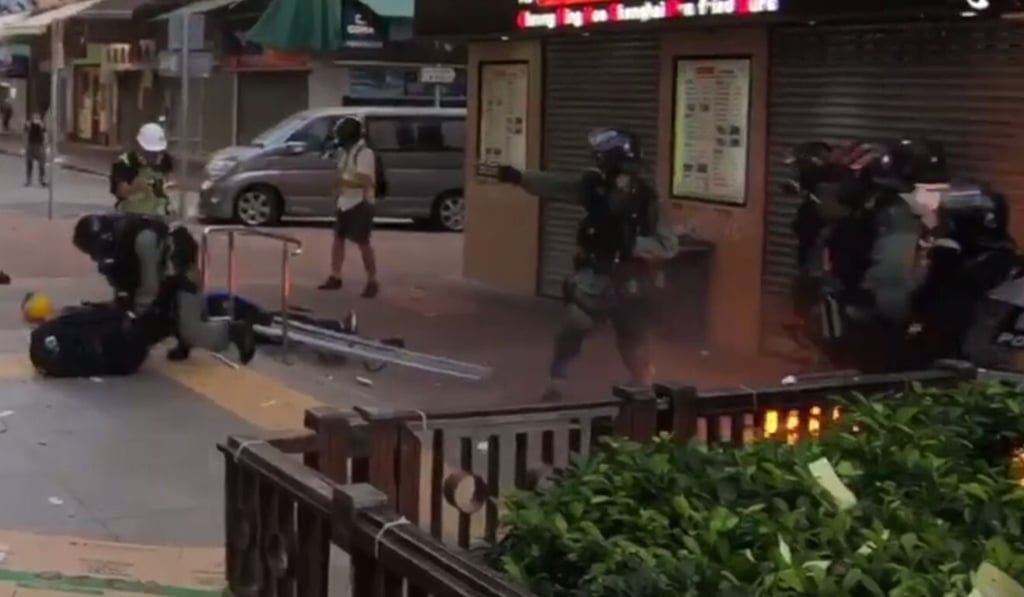 A police officer opens fire on a protester on Hoi Pa Street in Tsuen Wan. Photo: Handout