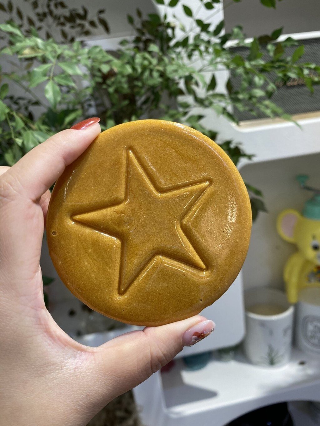 A cafe in Beijing is offering customers dalgona biscuits as a game to earn free drinks. Photo: Handout