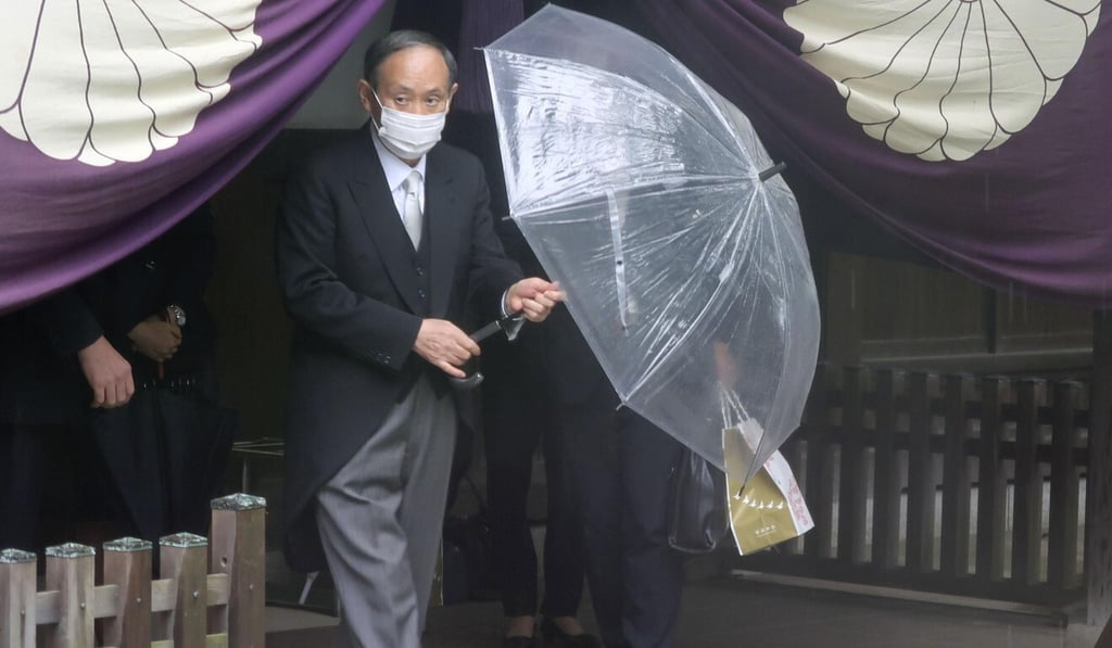 Former Japanese prime minister Yoshihide Suga visits Tokyo's Yasukuni Shrine on Sunday. Photo: Kyodo