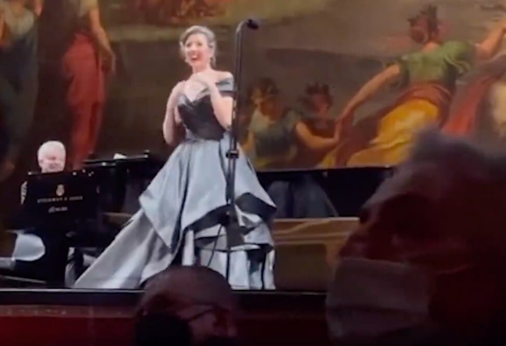 Chinese music student praised for helping out during a concert held in Italy by US operatic diva Lisette Oropesa. Photo: 163.com Chinese music student praised for helping out during a concert held in Italy by US operatic diva Lisette Oropesa. Photo: 163.com