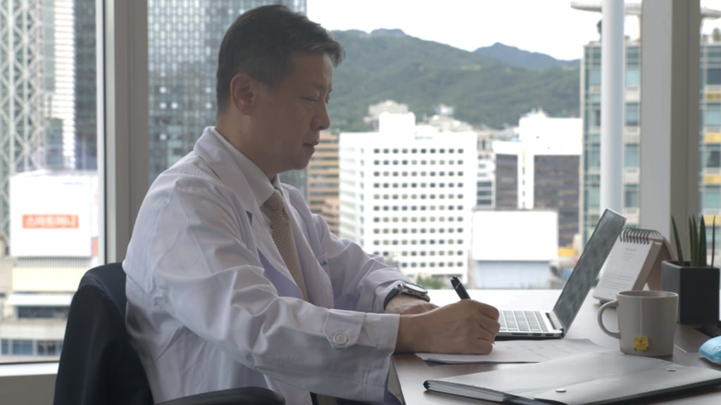 South Korean liver specialist Professor Lim Young-suk says the early diagnosis and treatment of hepatitis B is crucial for preventing problems such as liver cancer.