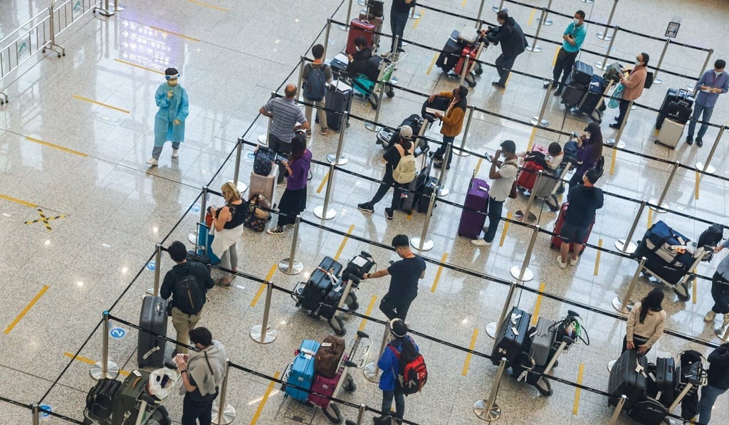Passengers at Hong Kong International Airport wait to be transported to their quarantine facilities. Photo: K. Y. Cheng