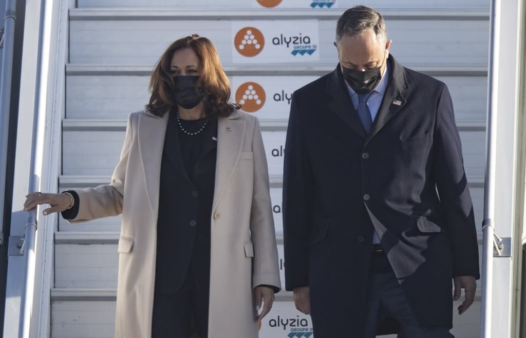 US Vice-President Kamala Harris and her husband Douglas Emhoff arrive at Orly airport on November 9, 2021. Photo: EPA-EFE