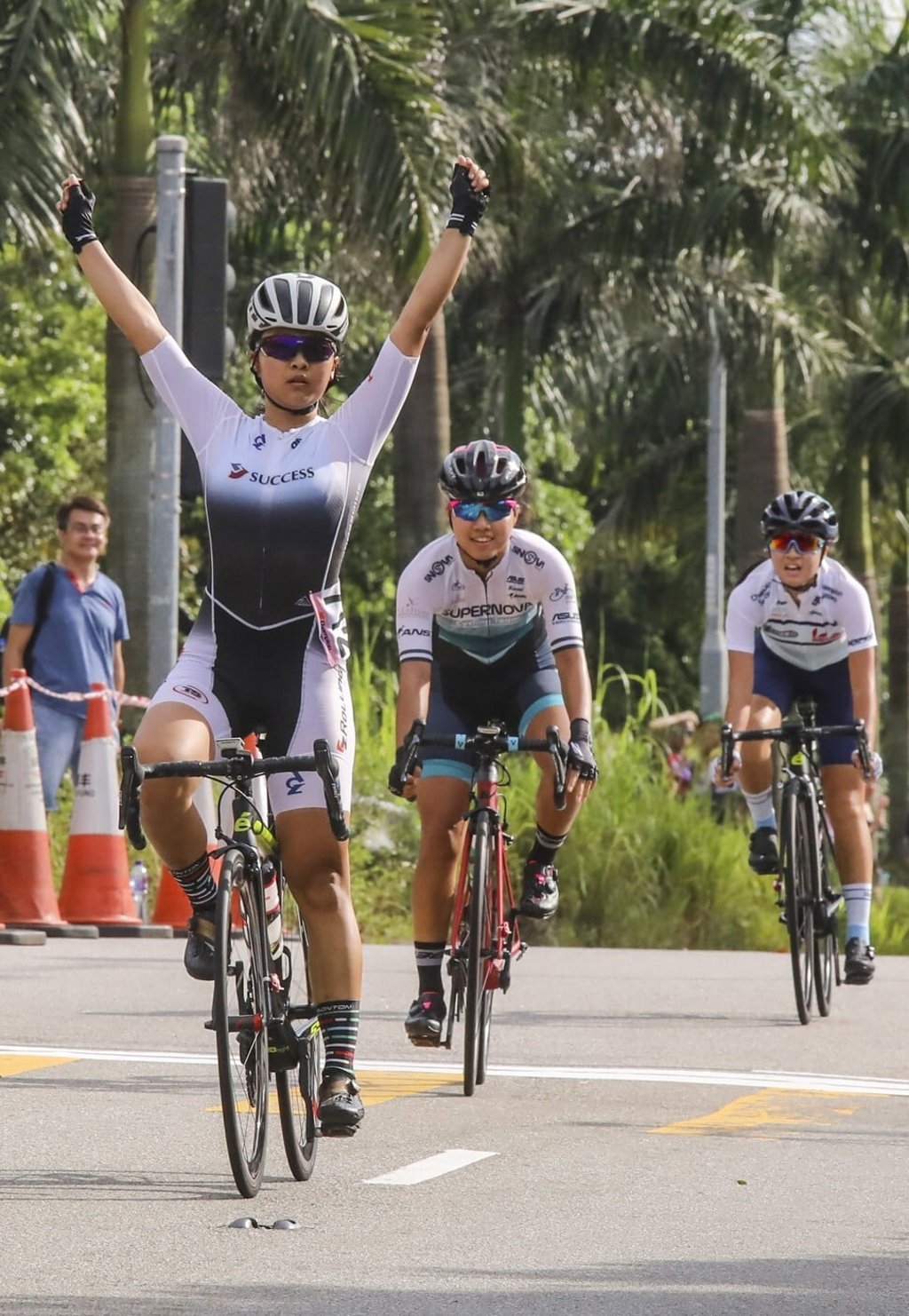 Lee Sze-wing celebrates after winning the women’s junior race at the 2019 Hong Kong Road Race Championships in Tin Shui Wai. She also won the road race at the recent China National Games in Shaanxi. Photo: K.Y. Cheng
