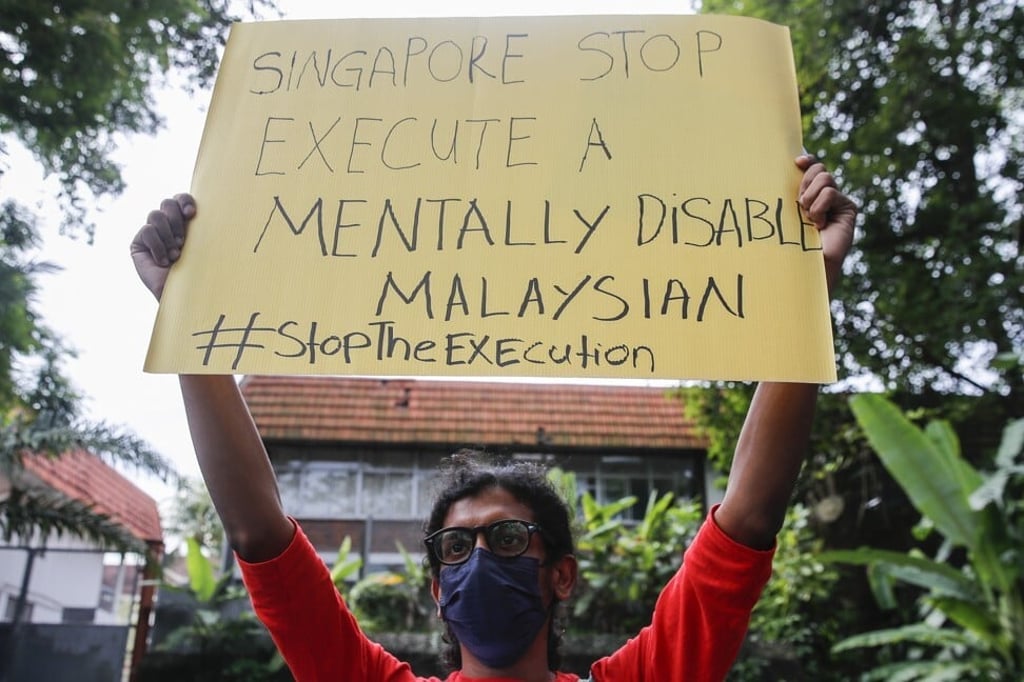 An activist holds a placard to urge Singapore to stop the execution of Nagaenthran K. Dharmalingam on November 3, 2021. Photo: EPA-EFE An activist holds a placard to urge Singapore to stop the execution of Nagaenthran K. Dharmalingam on November 3, 2021. Photo: EPA-EFE