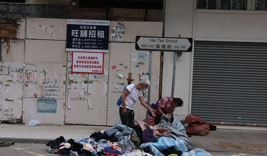 People living in impoverished conditions in Sham Shui Po in October. Photo: SCMP / Nora Tam