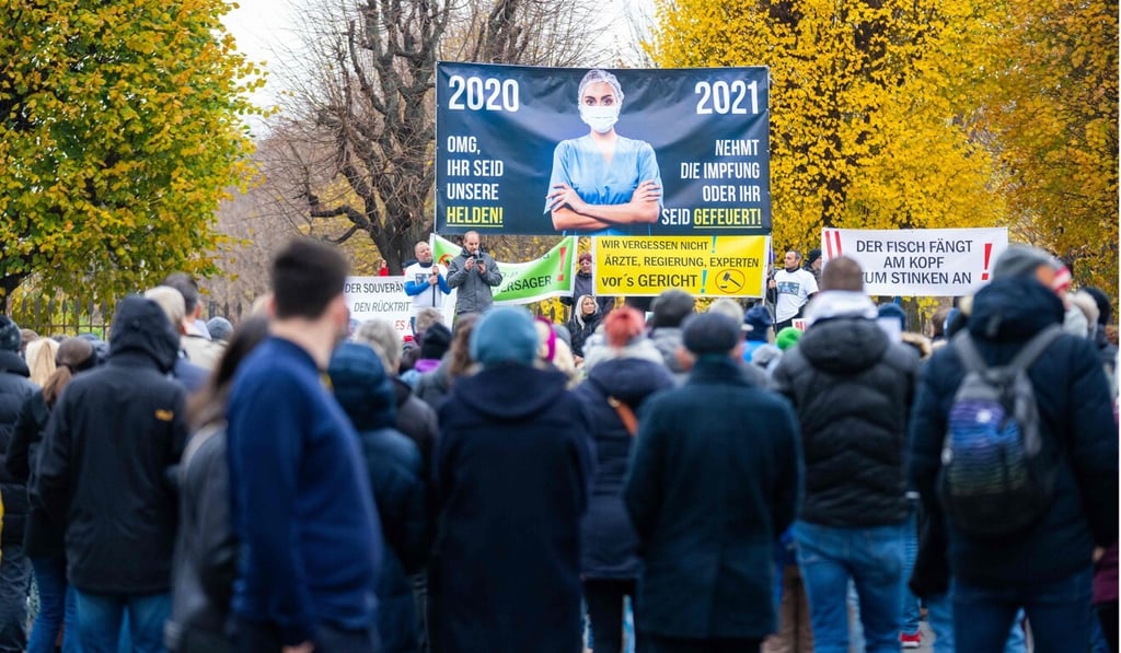 Anti-vaccination demonstrators gather in Vienna on November 14, 2021. Photo: APA / AFP Anti-vaccination demonstrators gather in Vienna on November 14, 2021. Photo: APA / AFP