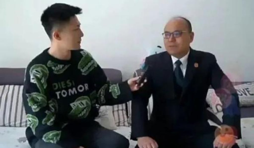 Retired soldier Zhang (left) makes some extra cash by visiting “haunted houses” to prove they are not. Photo: gmw.cn