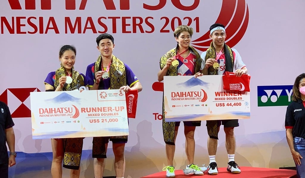 Tang Chun-man and Tse Ying-suet at the prize presentation for the Indonesia Masters in Bali. Photo: Handout