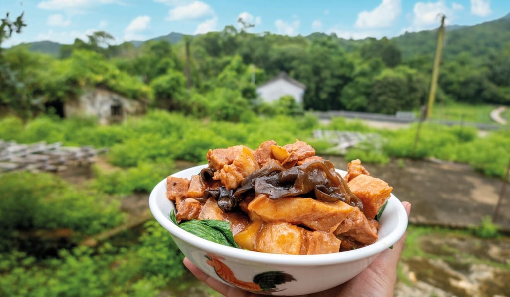 Some of Lai Chi Wo’s old restored houses have been turned into shops, which at weekends sell Hakka food and produce, and serve freshly cooked dishes such as fried tofu.
